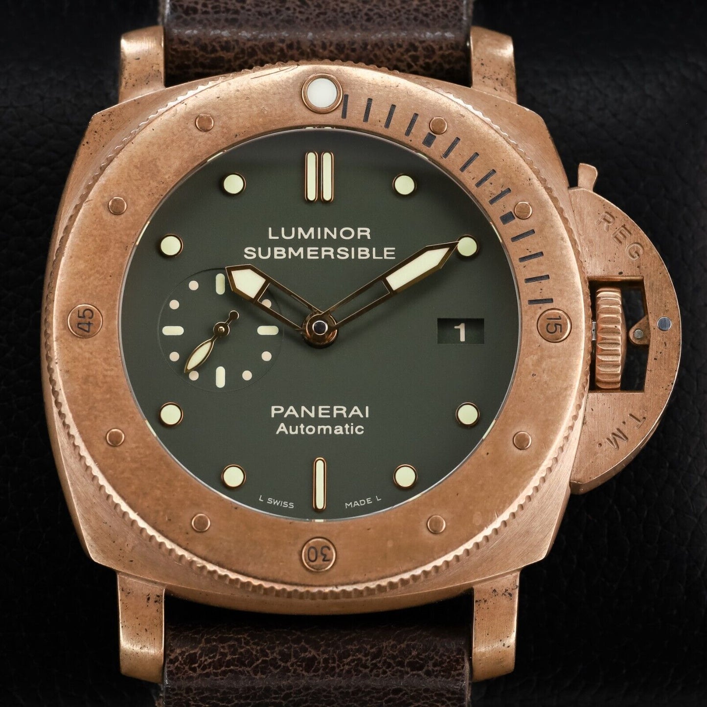 Panerai Luminor Green Men's Watch - PAM00382