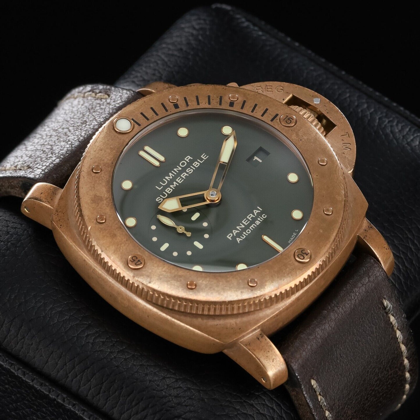 Panerai Luminor Green Men's Watch - PAM00382