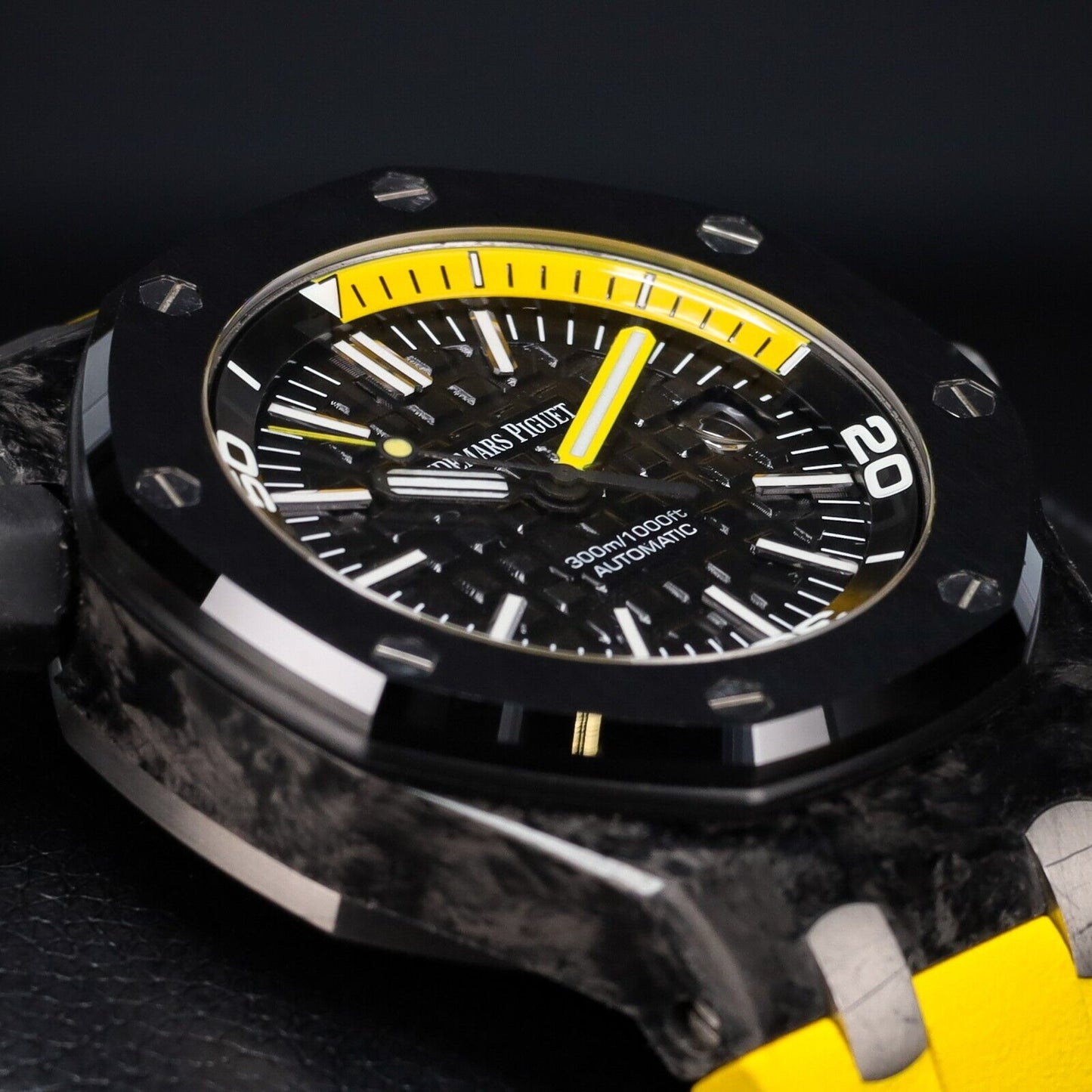 AUDEMARS PIGUET  Royal Oak Offshore Black Carbon-15706AU.OO.A002CA.01