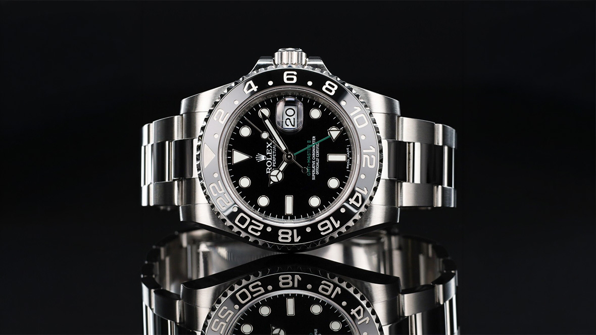 How to Use a GMT Watch