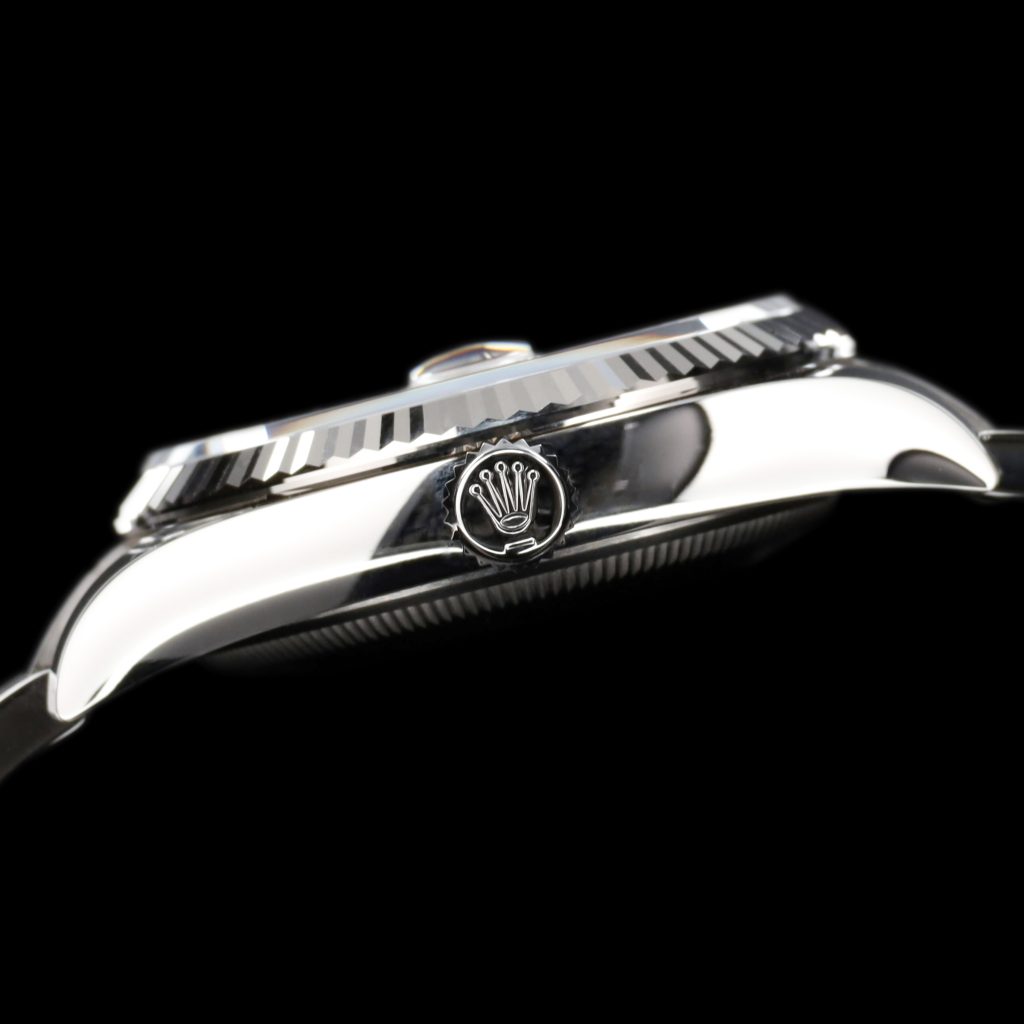 Rolex Datejust Stainless Steel / Fluted / Silver Roman-Diamonds / Oyster